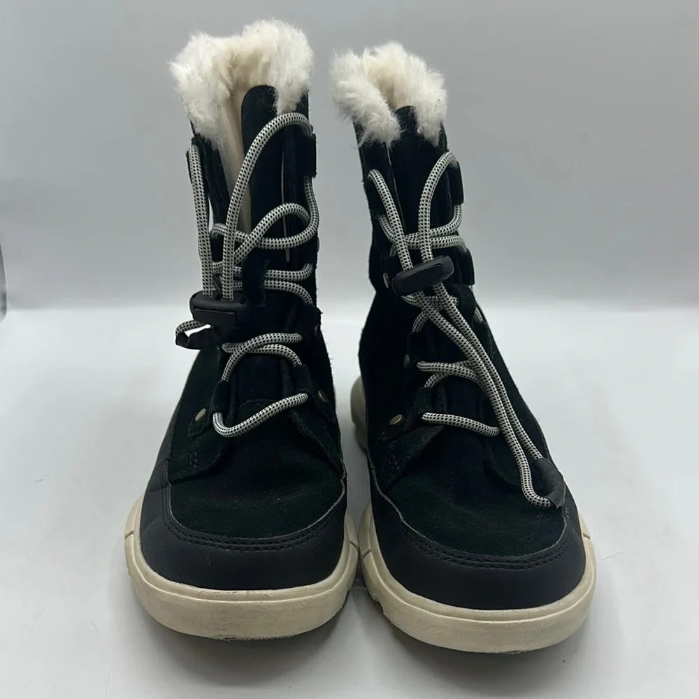 Sorel Sz 4 Black and White Boots with Fur Lining